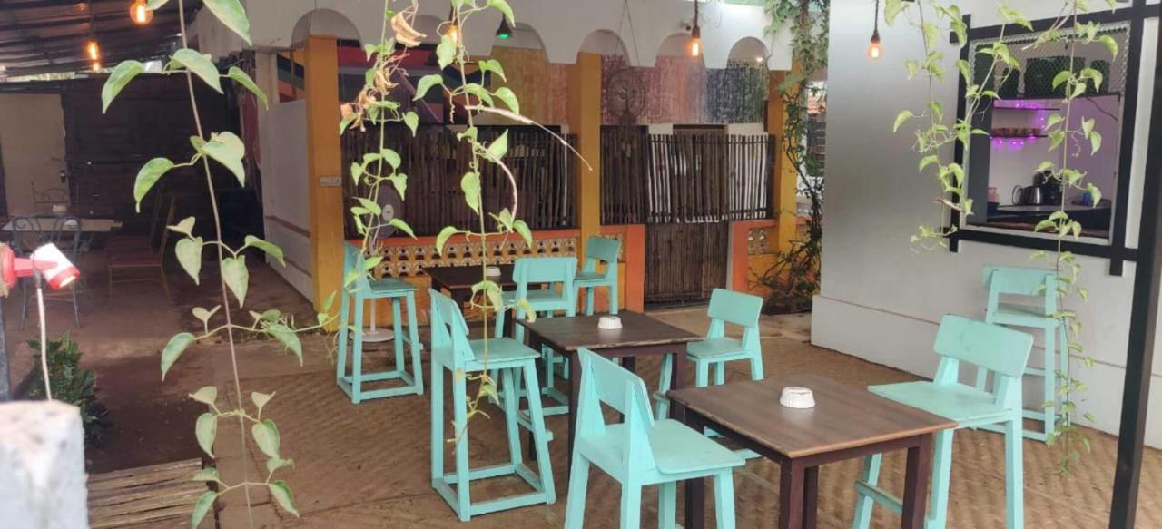 Green Rover Hostel By Gypstead Vagator Extérieur photo